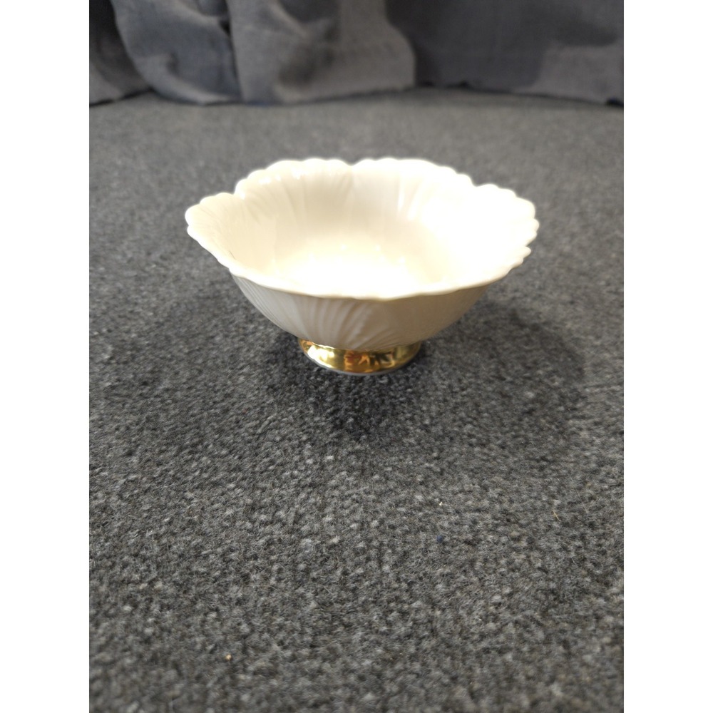 Lenox Vintage Dorian Porcelain Candy Nut Dish Ivory Gold Band Scallop Flower